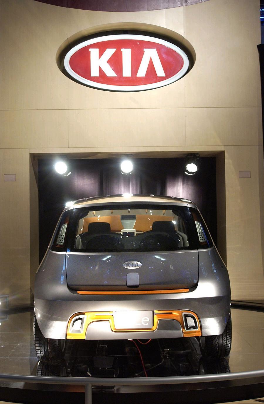  Kia Slice 2004 года  (фото 5 из 16)